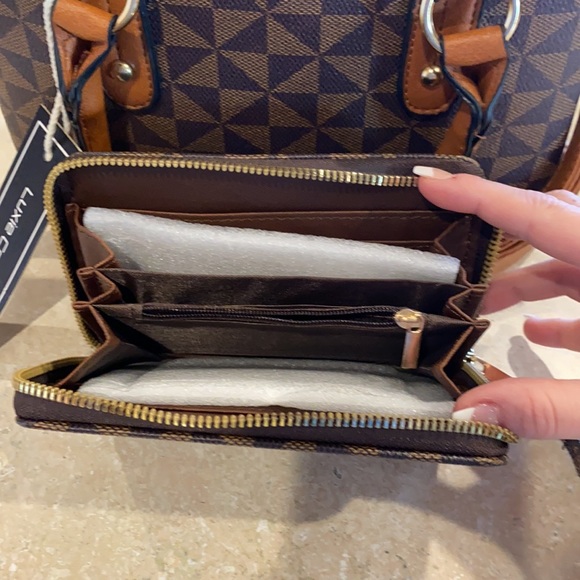 Crossbody Bag - Picture 3 of 4